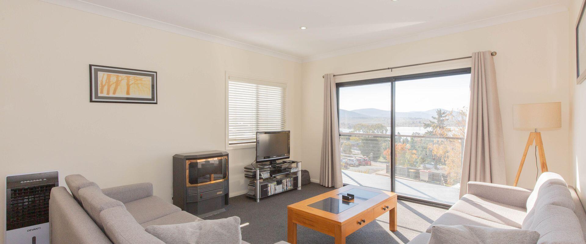 Alaska 1 is a modern townhouse located in Poley Cow Lane, only a 2 minute drive or a 10 minute walk from Nuggets Crossing Shopping Centre.